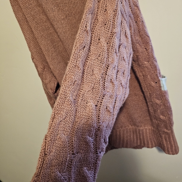 Rose gold and light green sweater. - Picture 5 of 6